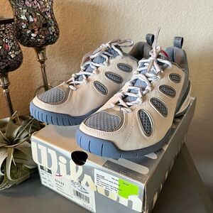 NIB Wilson Evolution Athletic Shoes